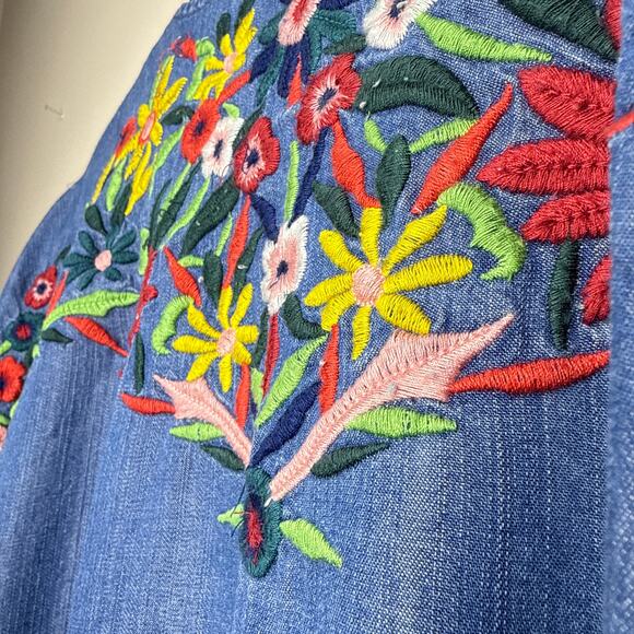 Chelsea & Theodore 3X Chambray‎ Floral Embroidered Ruffle Sleeve Full Zip Top - Picture 4 of 9